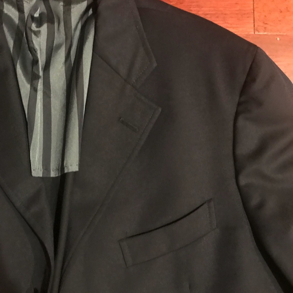Etro suit 42R solid navy staple.